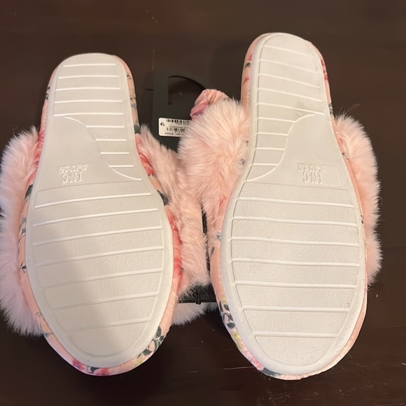 Inc International Concepts Printed Faux Fur Slide Slippers & Sleep Mask … - Picture 6 of 7